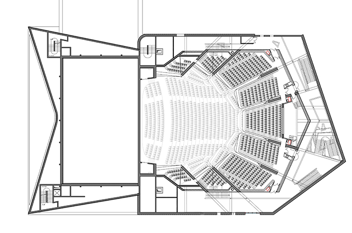 Le programme prévoit deux théâtres fixes et dotés de salles frontales classiques dont le dessin s’est précisé. Les grands balcons sont constitués d’une série de loges aux formes organiques.