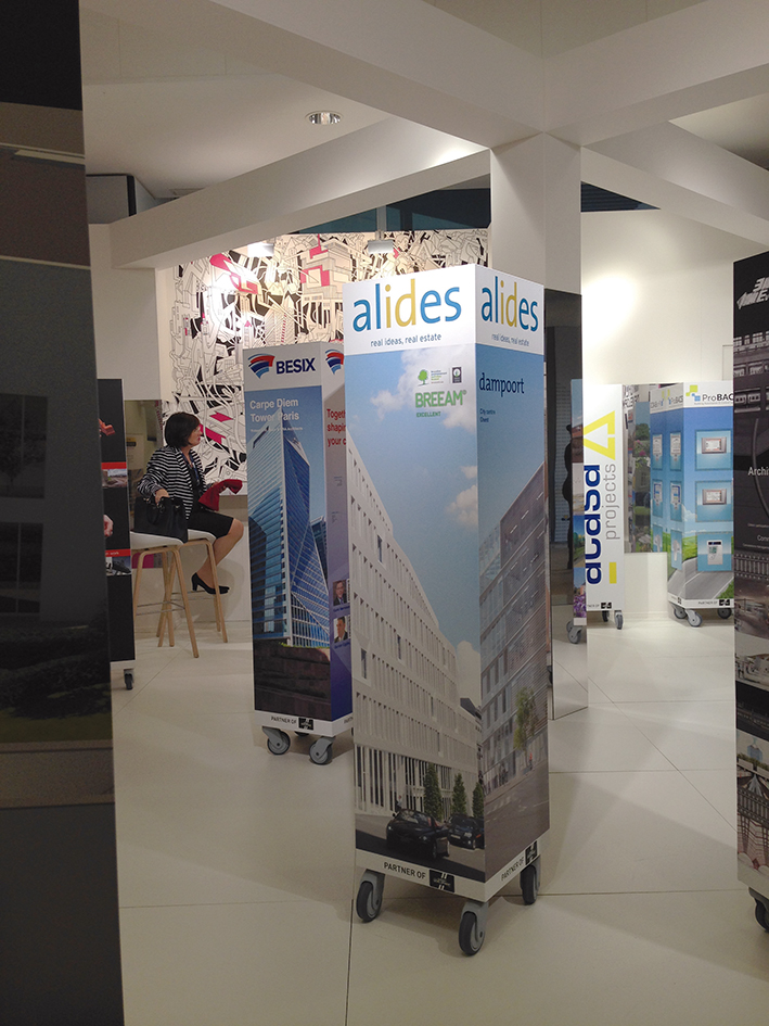 Dans le pavillon belge, la solution scénographique pour lier les différents stands était bien trouvée !